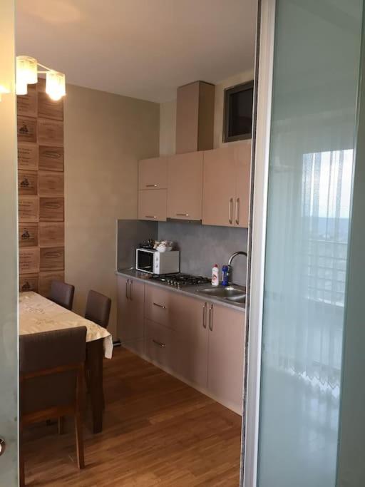 Image 5 of Modern & Spacious Apartment