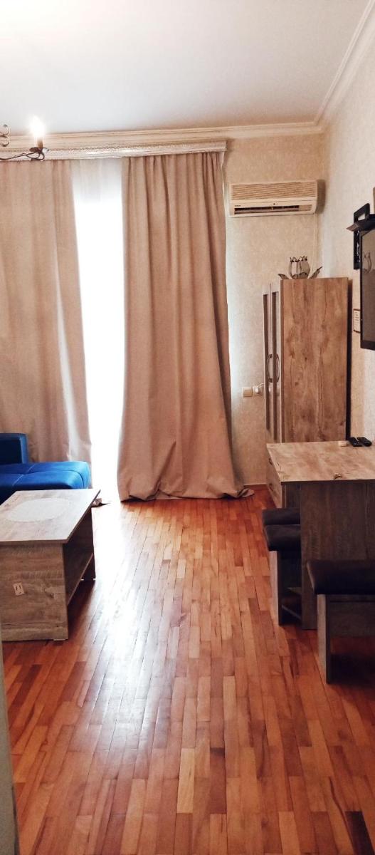Image 2 of NIZAMI Street flat