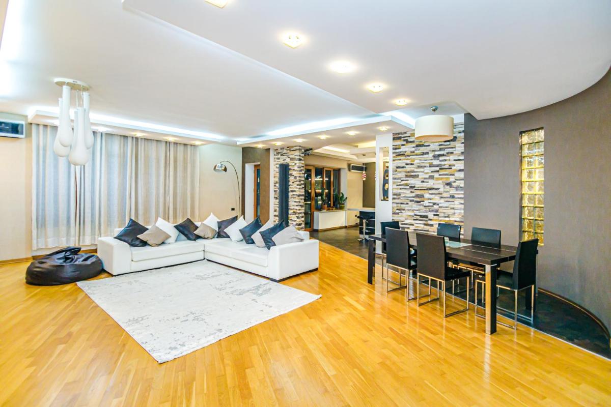 Image 4 of Near Marriot Courtyard 4 bedroom