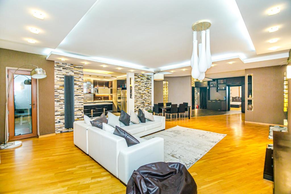 Image of Near Marriot Courtyard 4 bedroom