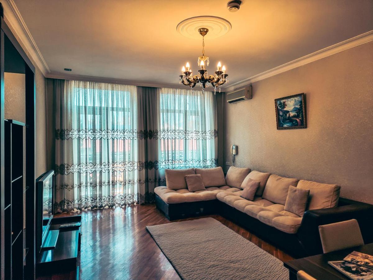 Image 4 of Papa Jons apartment by Bakuapart