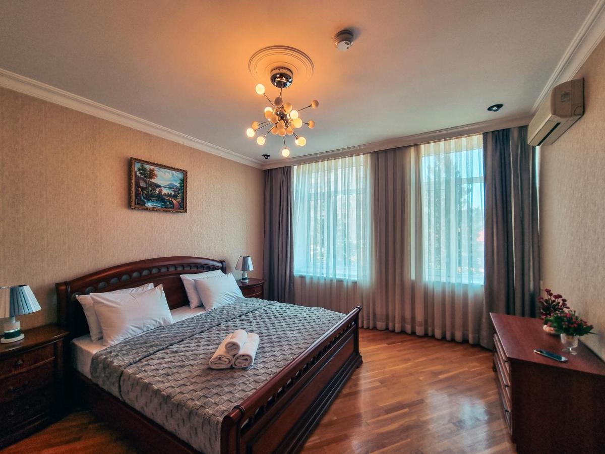 Image 1 of Papa Jons apartment by Bakuapart