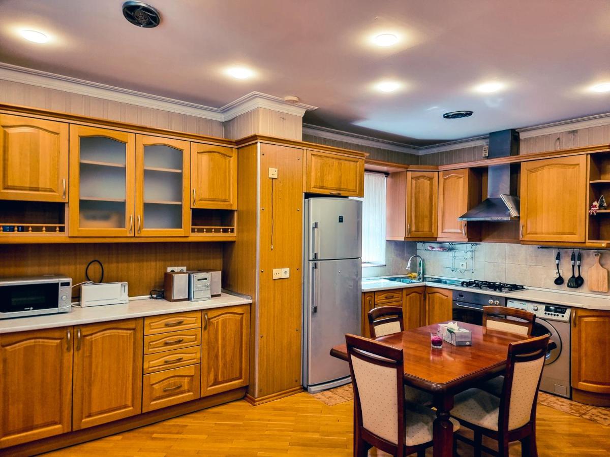 Image 3 of Papa Jons apartment by Bakuapart