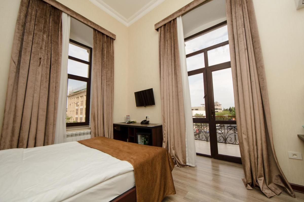 Image 2 of Passage Hotel