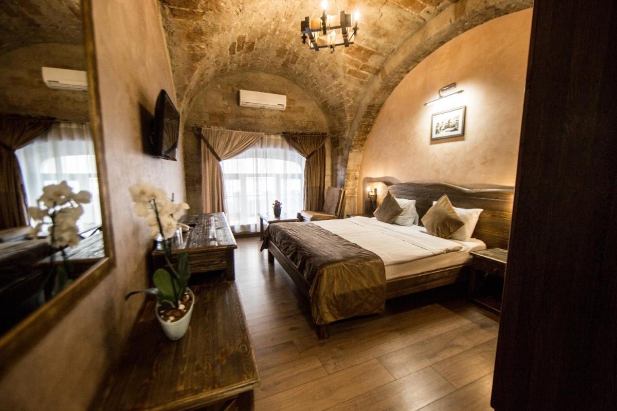 Image 5 of Passage Hotel