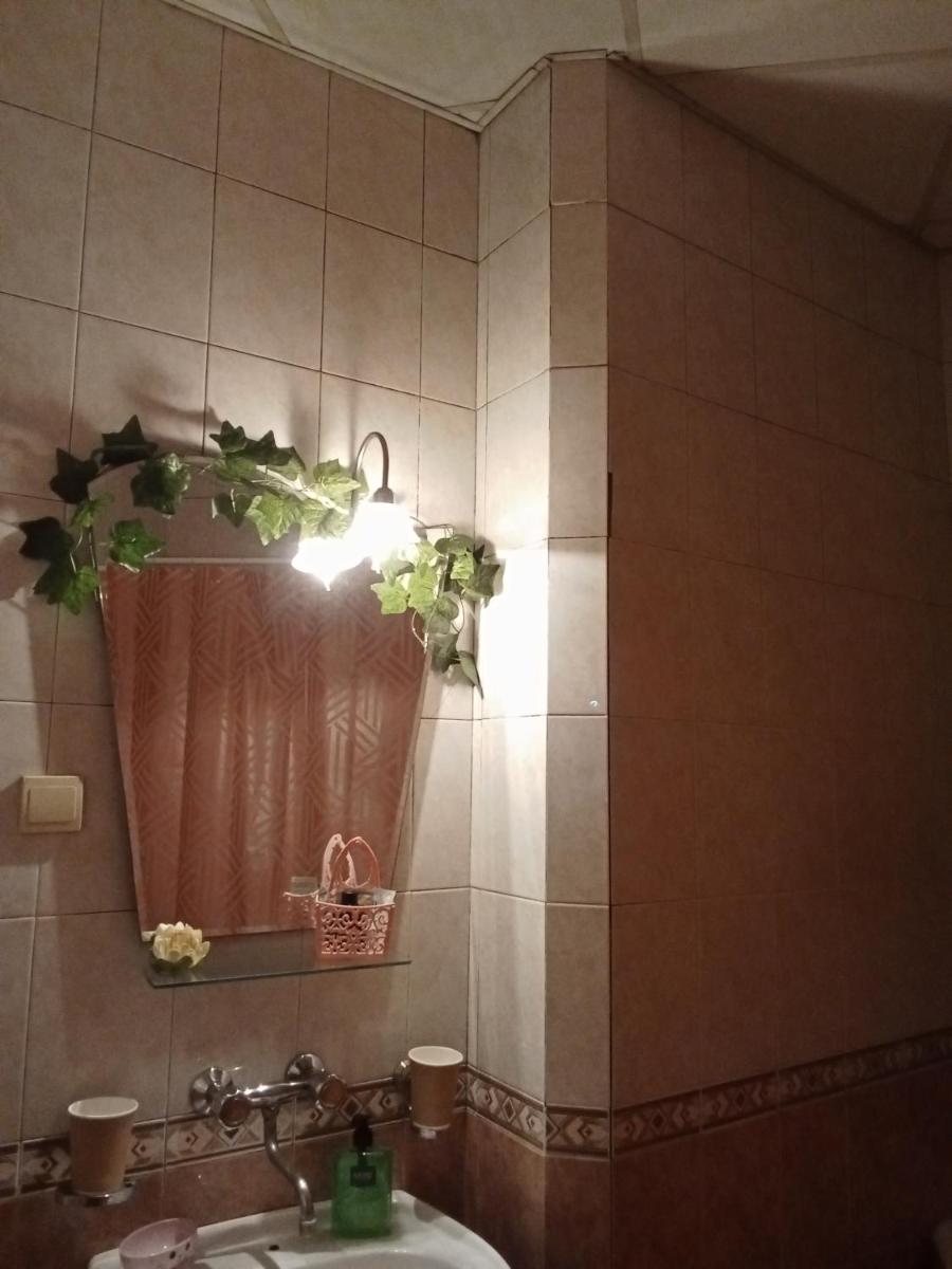 Image 2 of Просторная, двухкомнатная квартира ,с великолепным видом на город, расположенная в центре города Баку