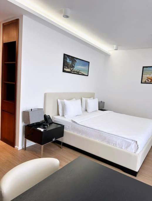Image 2 of Sea Breeze White Villa