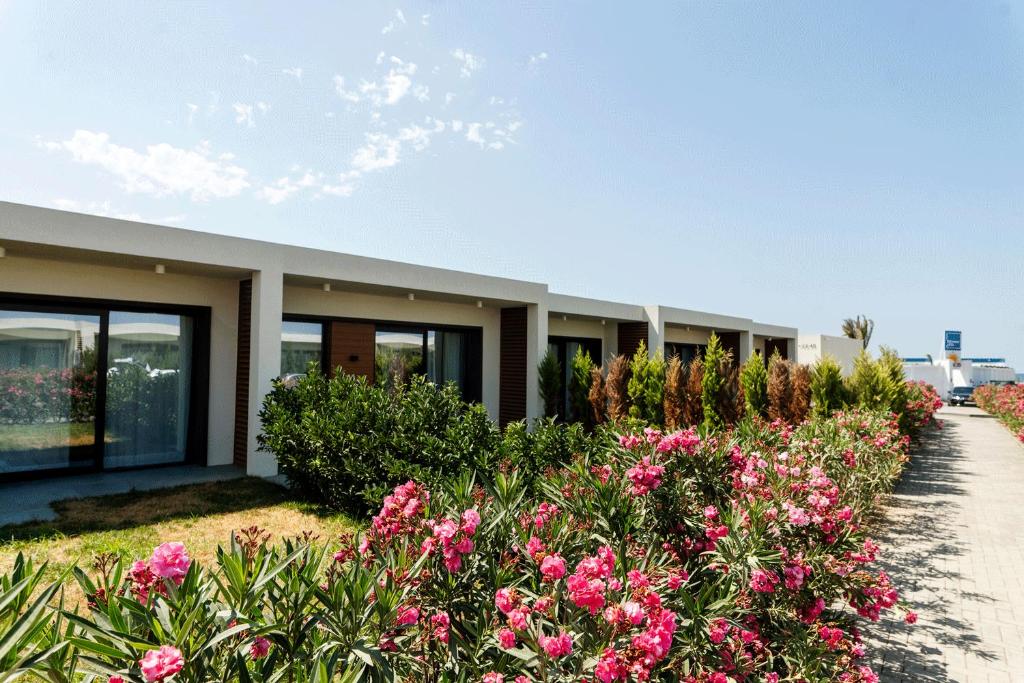 Image of Sea Breeze White Villa
