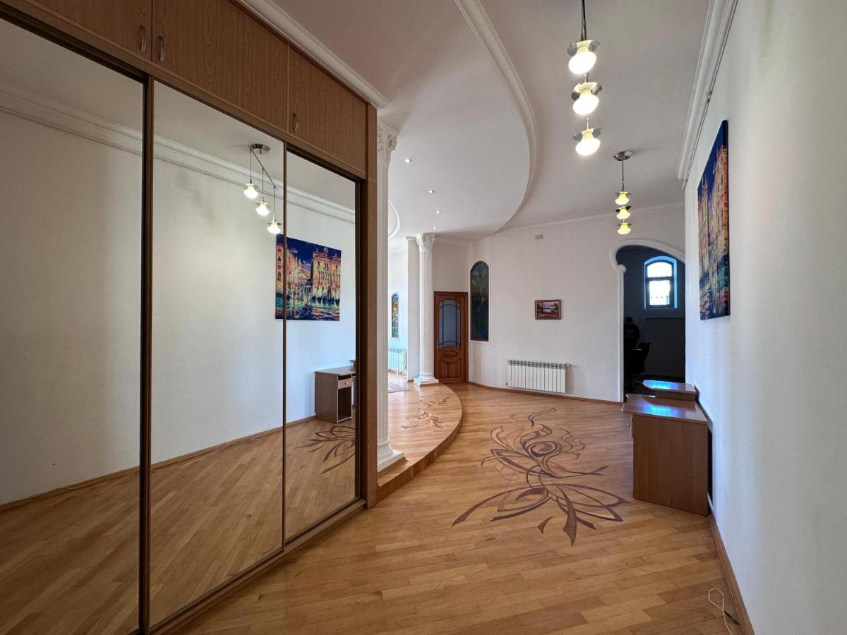 Image 4 of Shakespeare apartment by Bakuapart