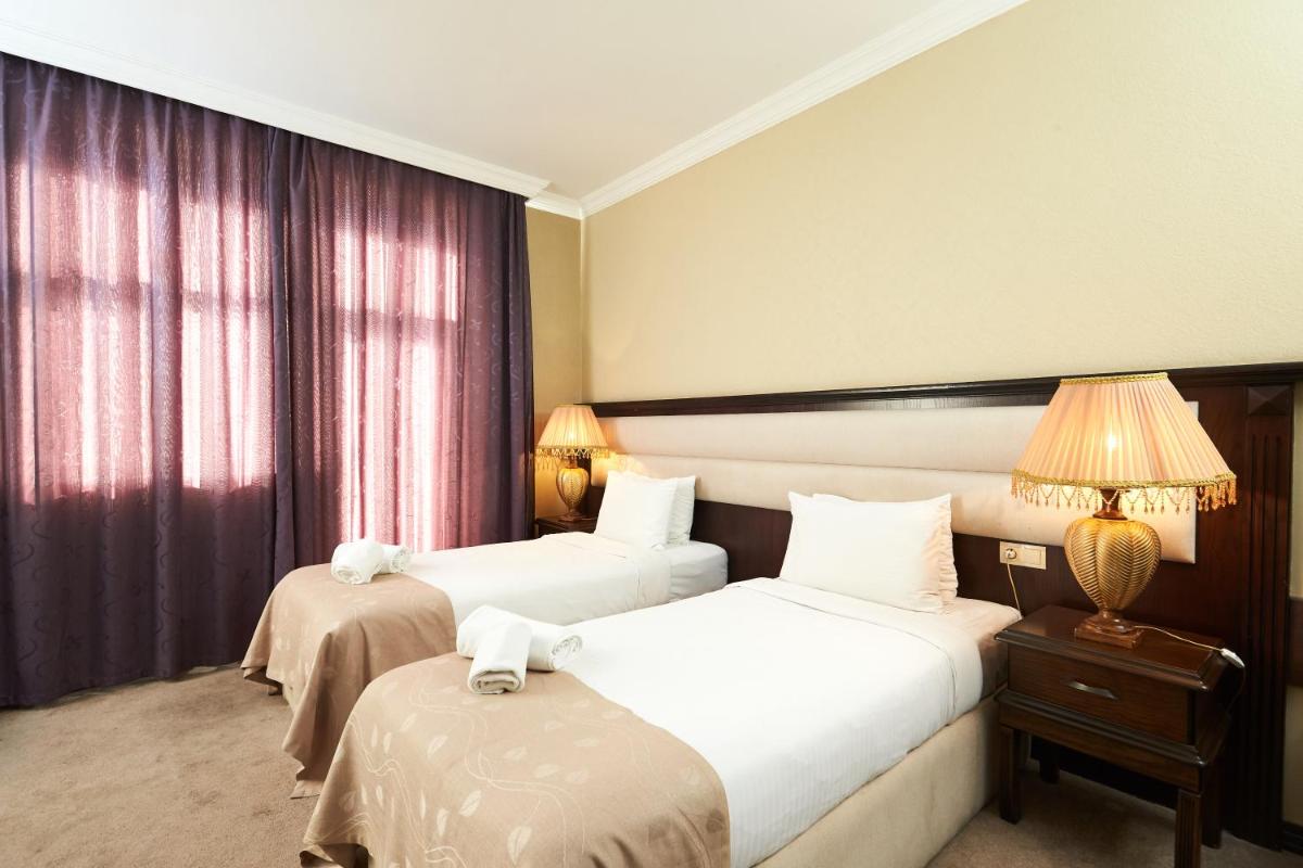 Image 2 of Smith Hotel