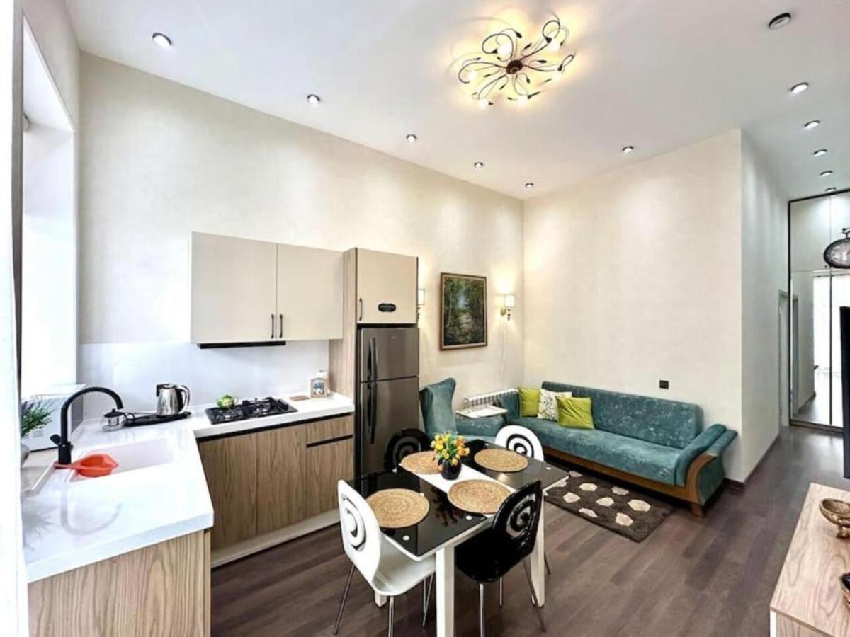Image 3 of Stylish Urban Apt at the center
