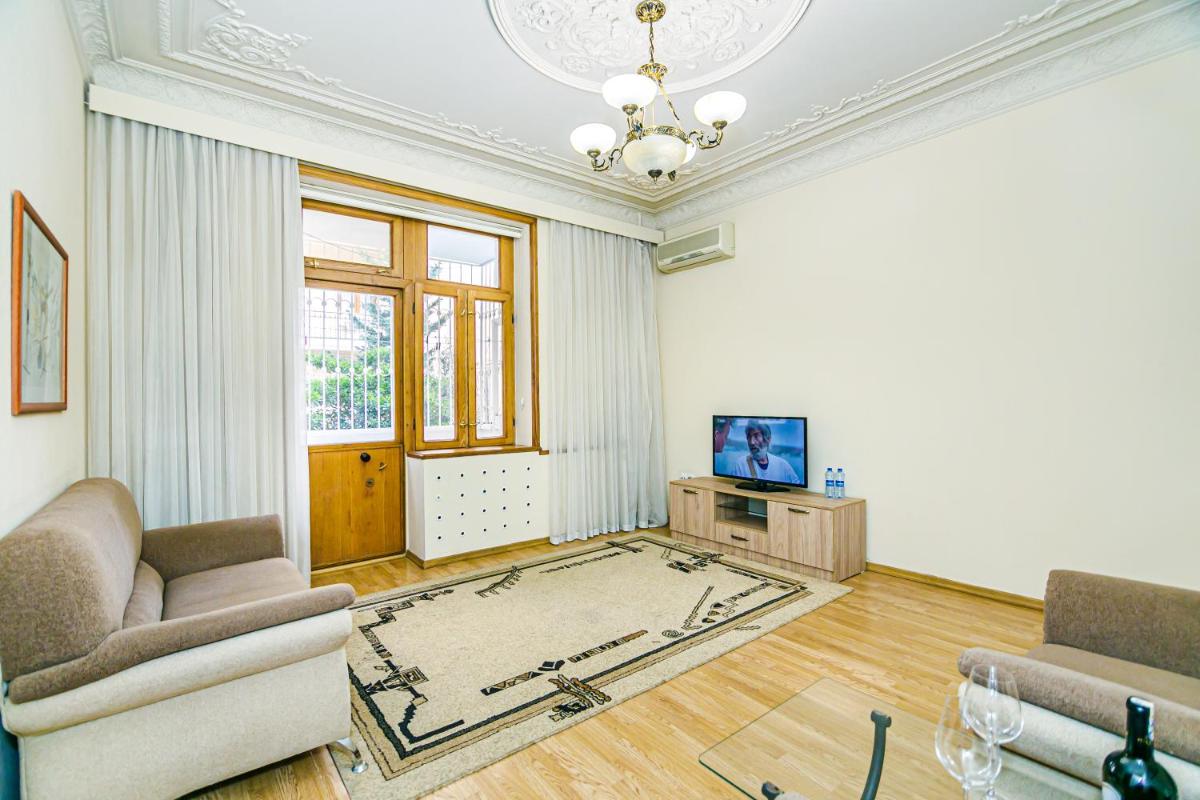 Image 4 of Tranquil Green Corner One Bedroom