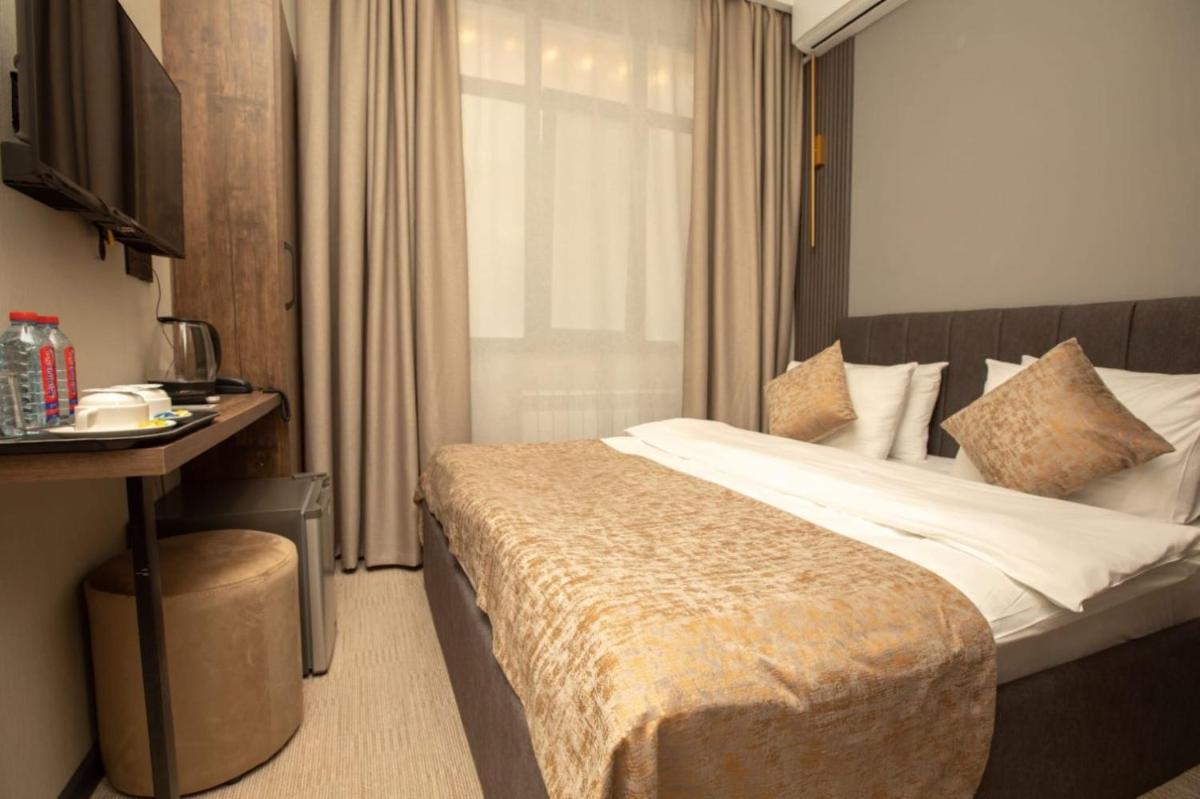 Image 1 of Twelve Inn Hotel