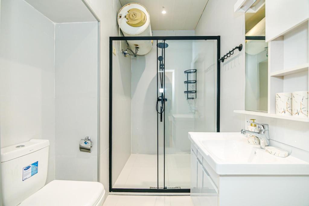 Image of White Lilies Spacious 2-Bedroom Sea View