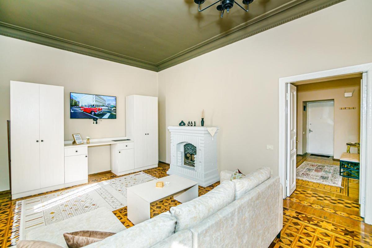 Image 1 of White Lilies Spacious 2-Bedroom Sea View