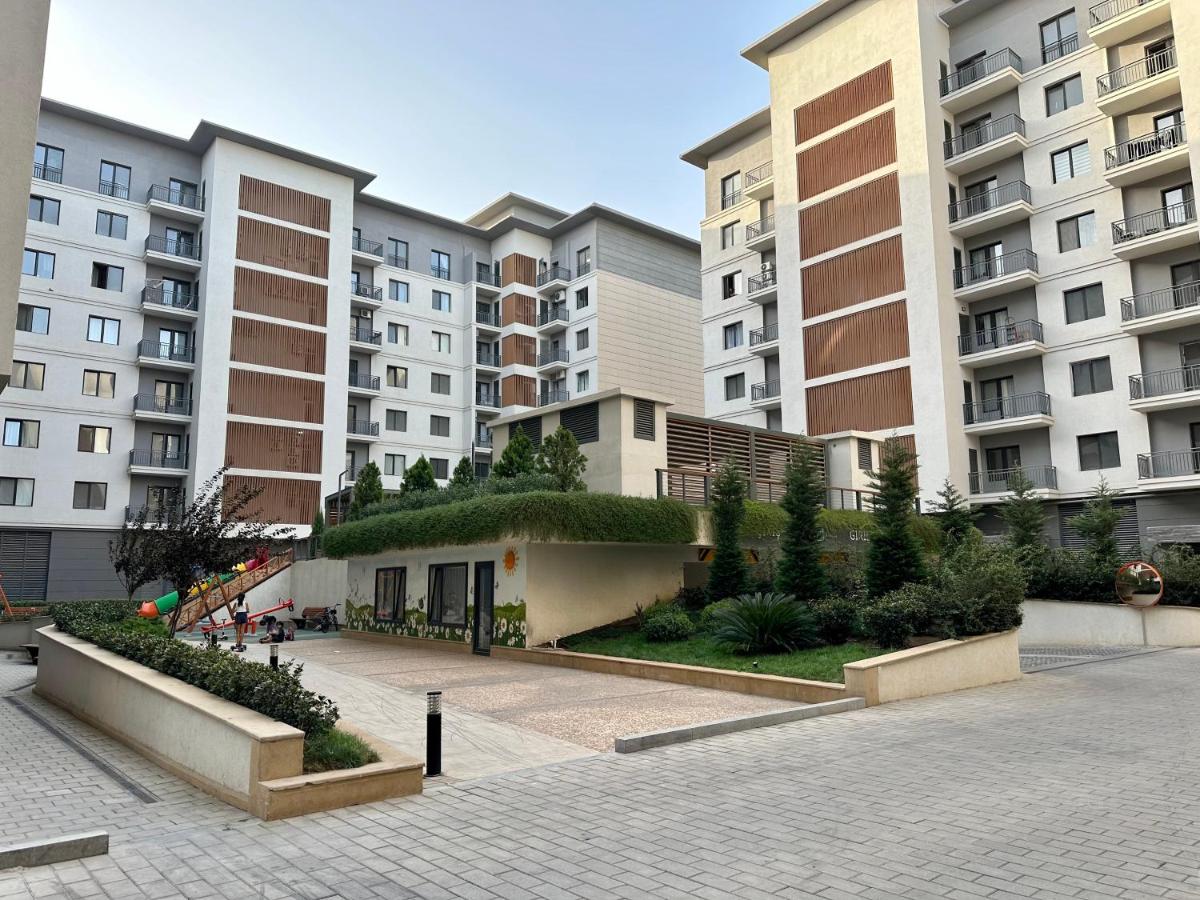 Image 5 of White city apartment