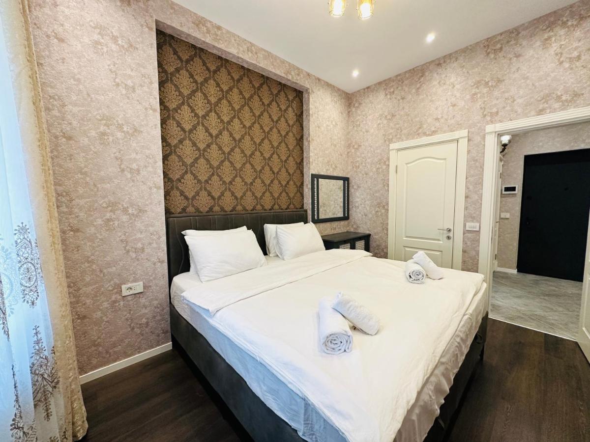 Image 6 of White city apartment