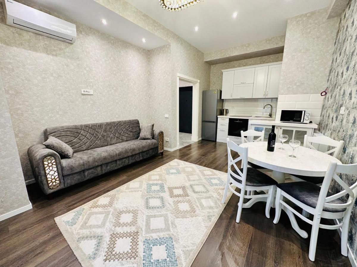 Image 2 of White city apartment