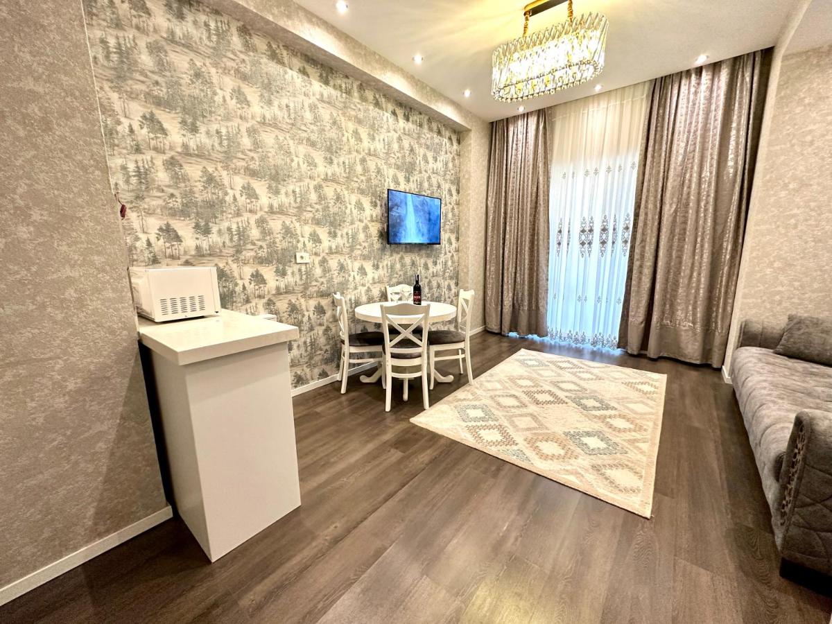 Image 1 of White city apartment