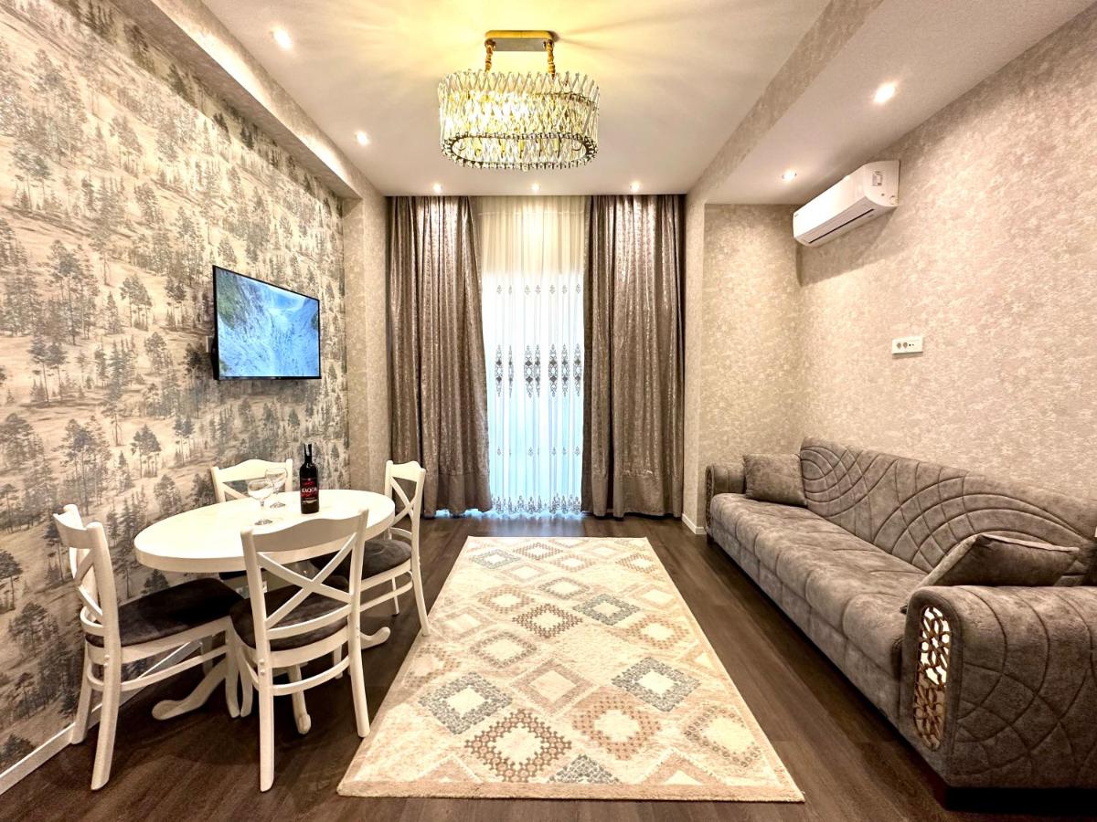 Image 4 of White city apartment
