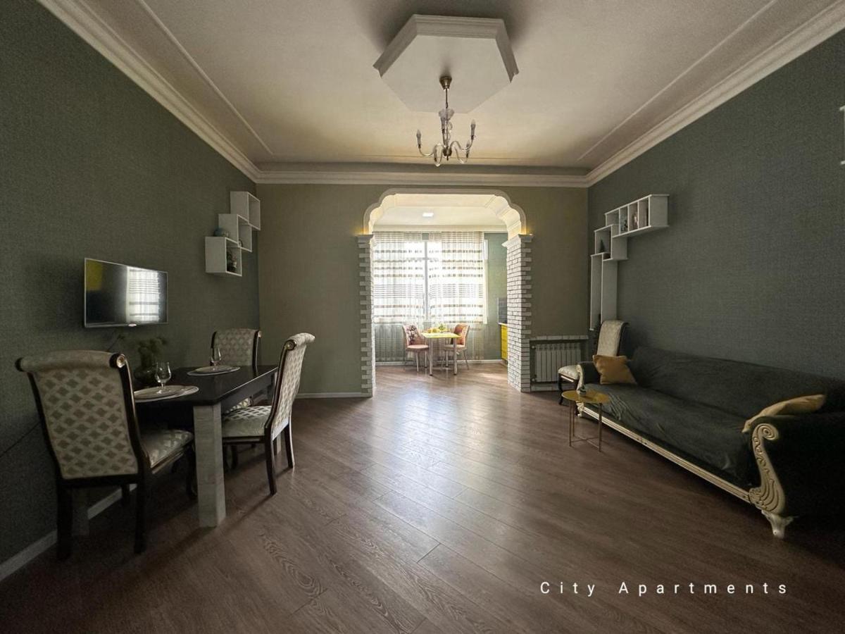 Image 4 of Yellow Boulevard Apartment